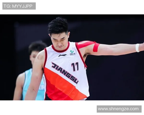 吴冠希带领球队勇闯赛季新高峰展现篮球魅力与团队精神