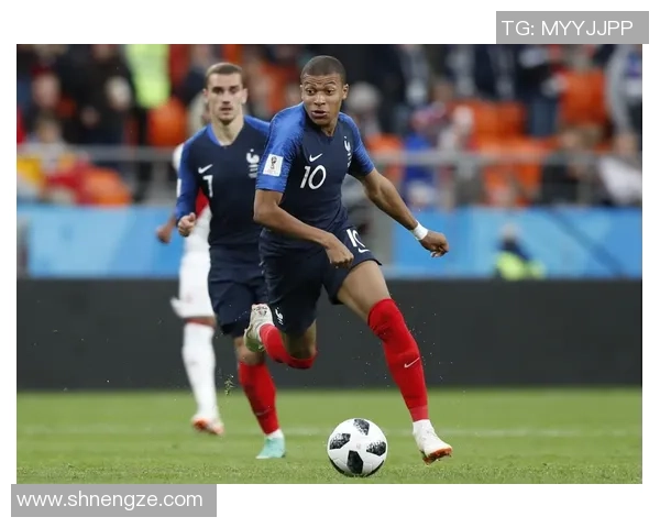 小组赛精彩对决法国队迎战秘鲁队争夺晋级机会 小组赛精彩对决法国队迎战秘鲁队争夺晋级机会