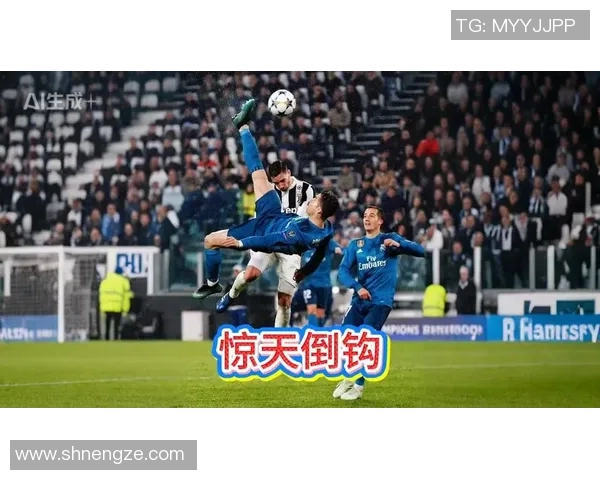 球迷疯狂冲入赛场抢C罗球衣引发热议欧冠奇葩瞬间