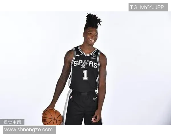 贾雷斯沃克在NBA新秀赛季的表现与未来发展潜力分析